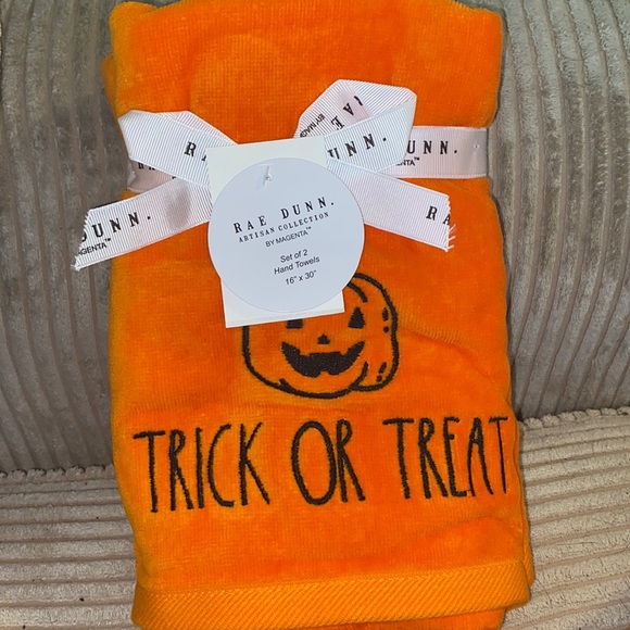 Rae dunn trick or treat hand towels - Picture 1 of 1